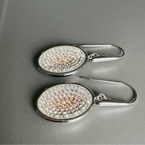 SWAROVSKI Crystal Rhodium Plated Nila Light Peach Pointiage Oval Hook Ea… - Picture 6 of 8